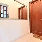 Апартаменты Izzhome Paradise Пула