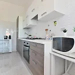 Апартаменты Izzhome Paradise