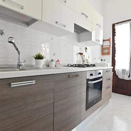 Izzhome Paradise Apartment Pula