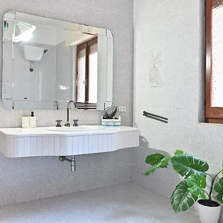 Izzhome Paradise * Pula