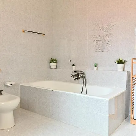 Izzhome Paradise * Pula